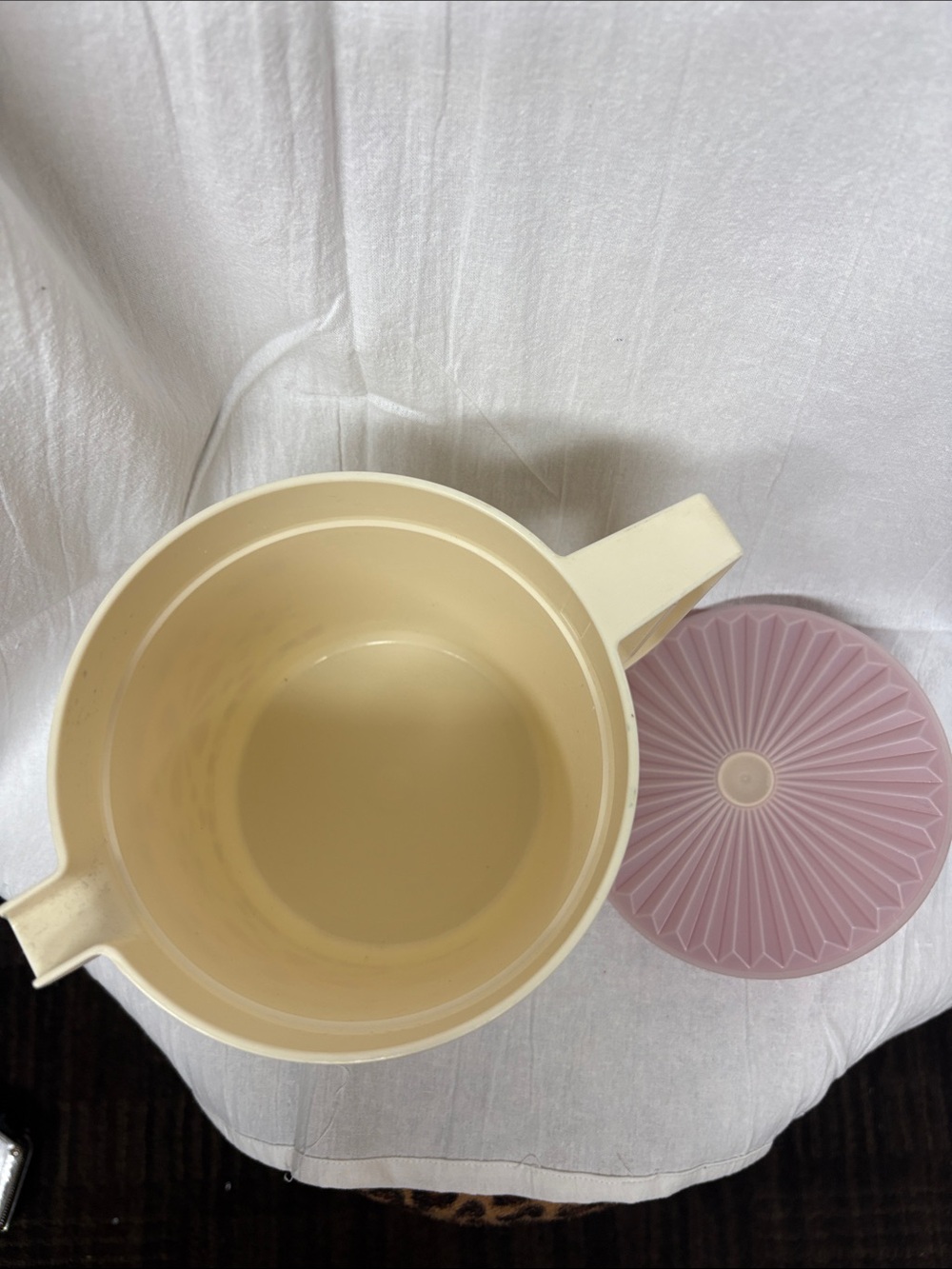 Tupperware drink pitcher - Picture 2 of 3